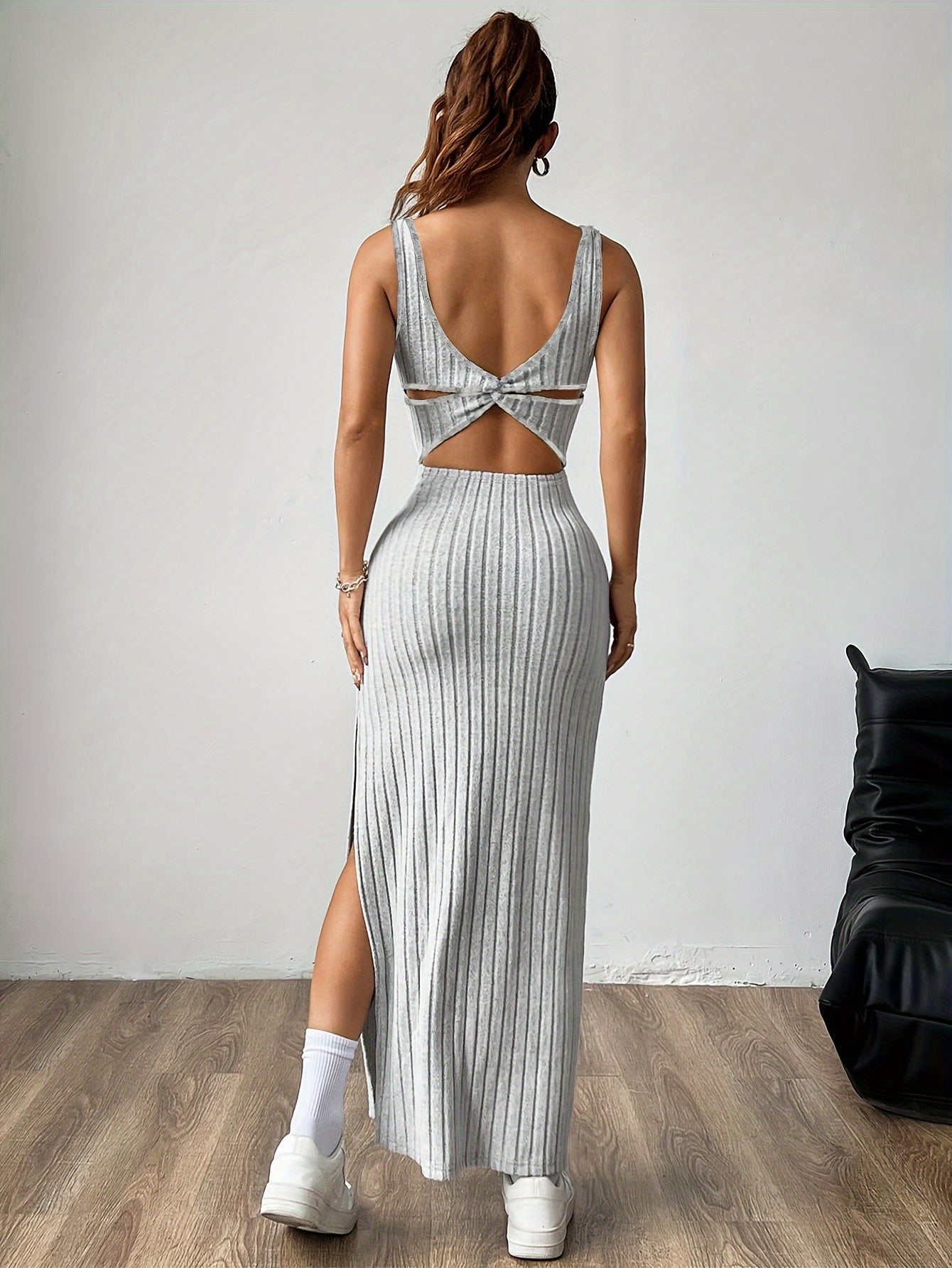 Elegant women’s square-neck dress