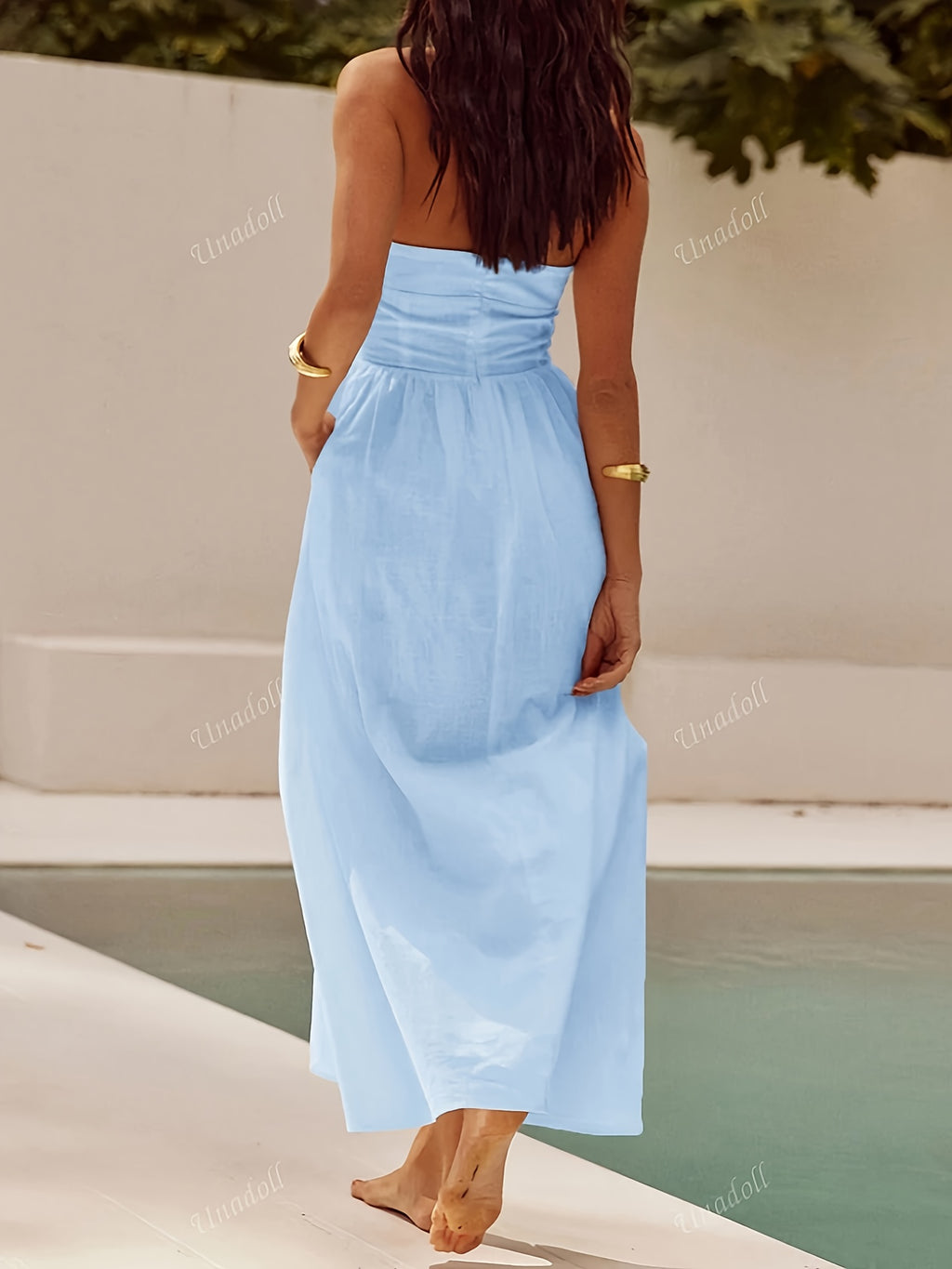 Elegant sleeveless halter-neck long dress