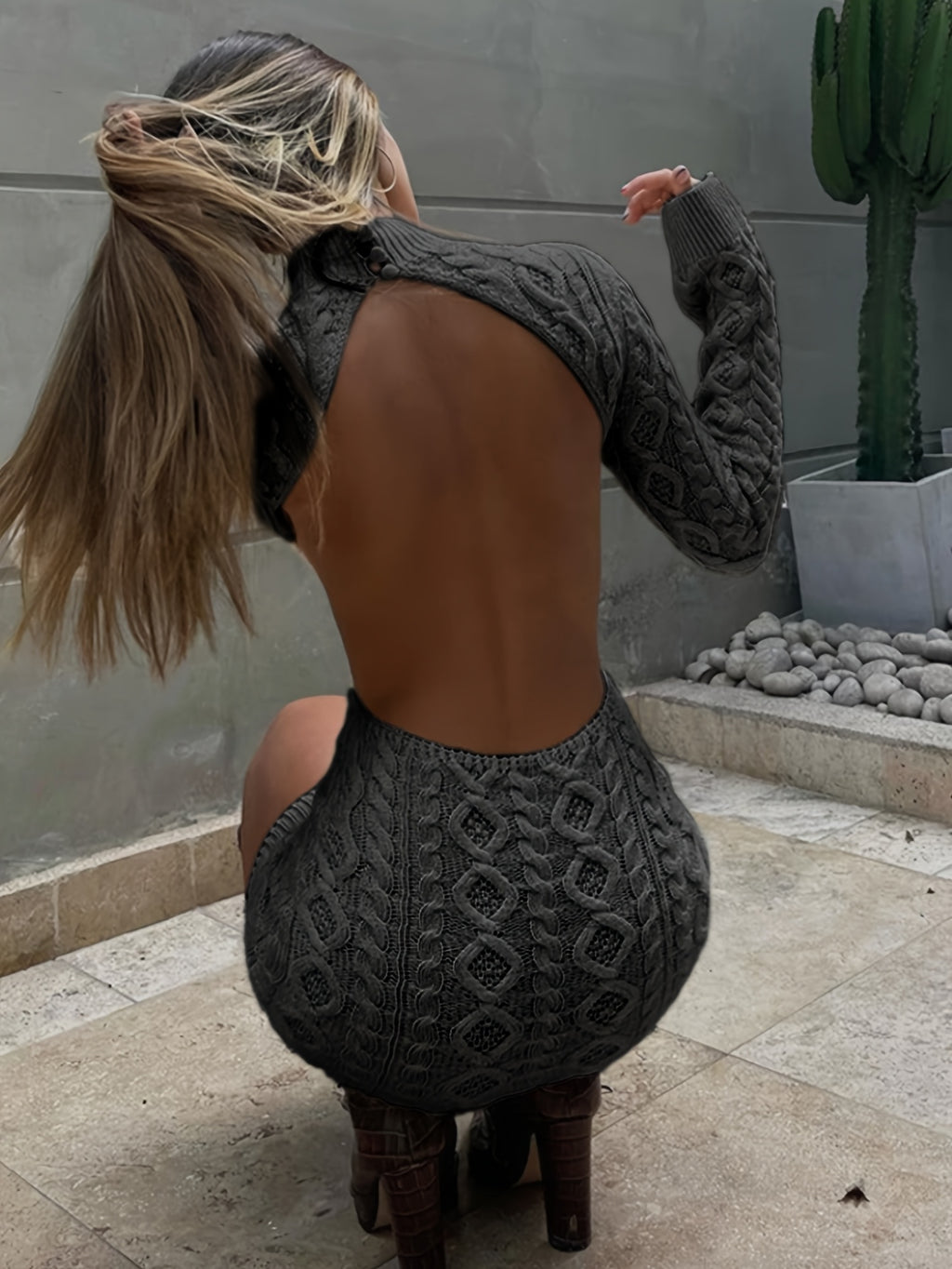 Backless dress