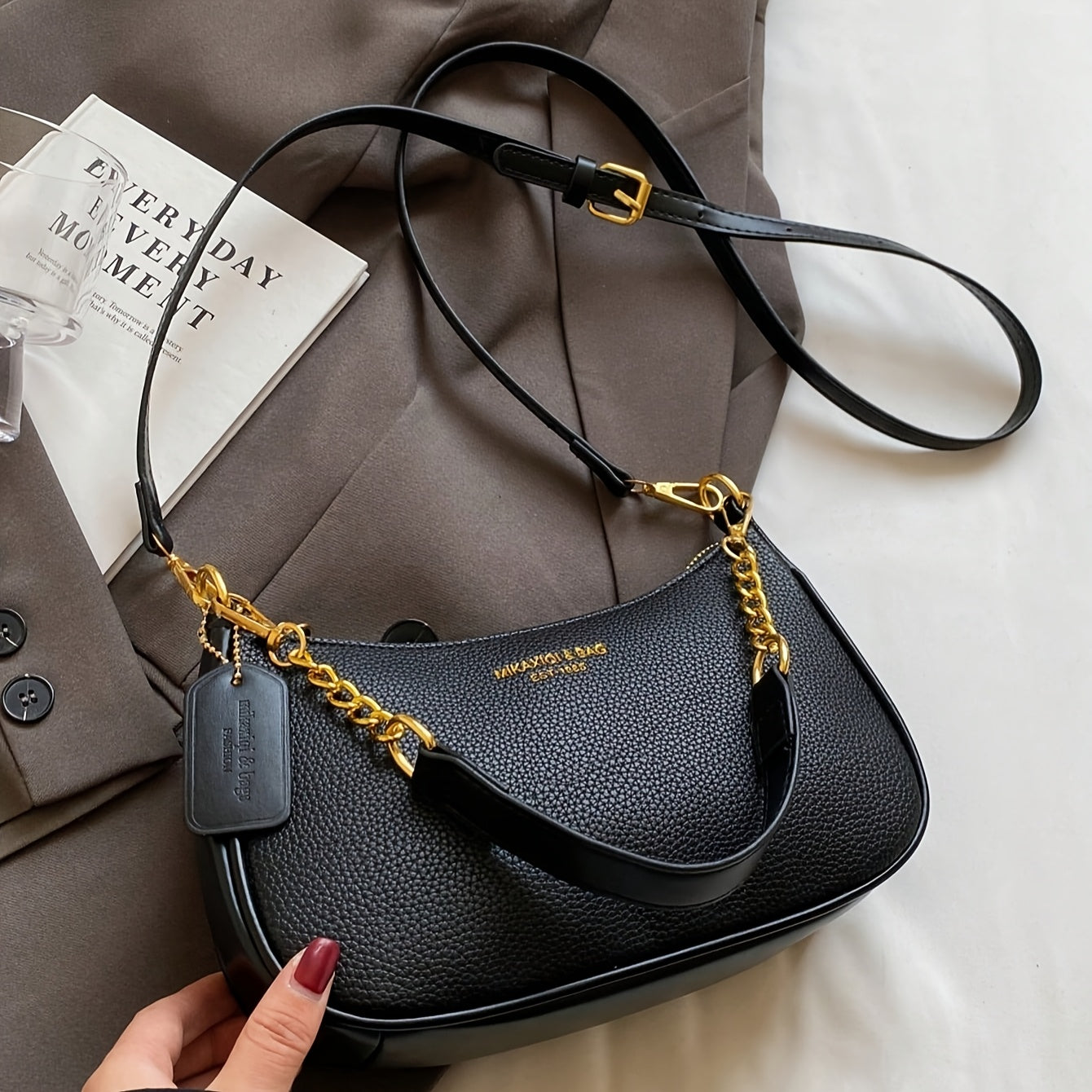 Handbag with 2 removable straps