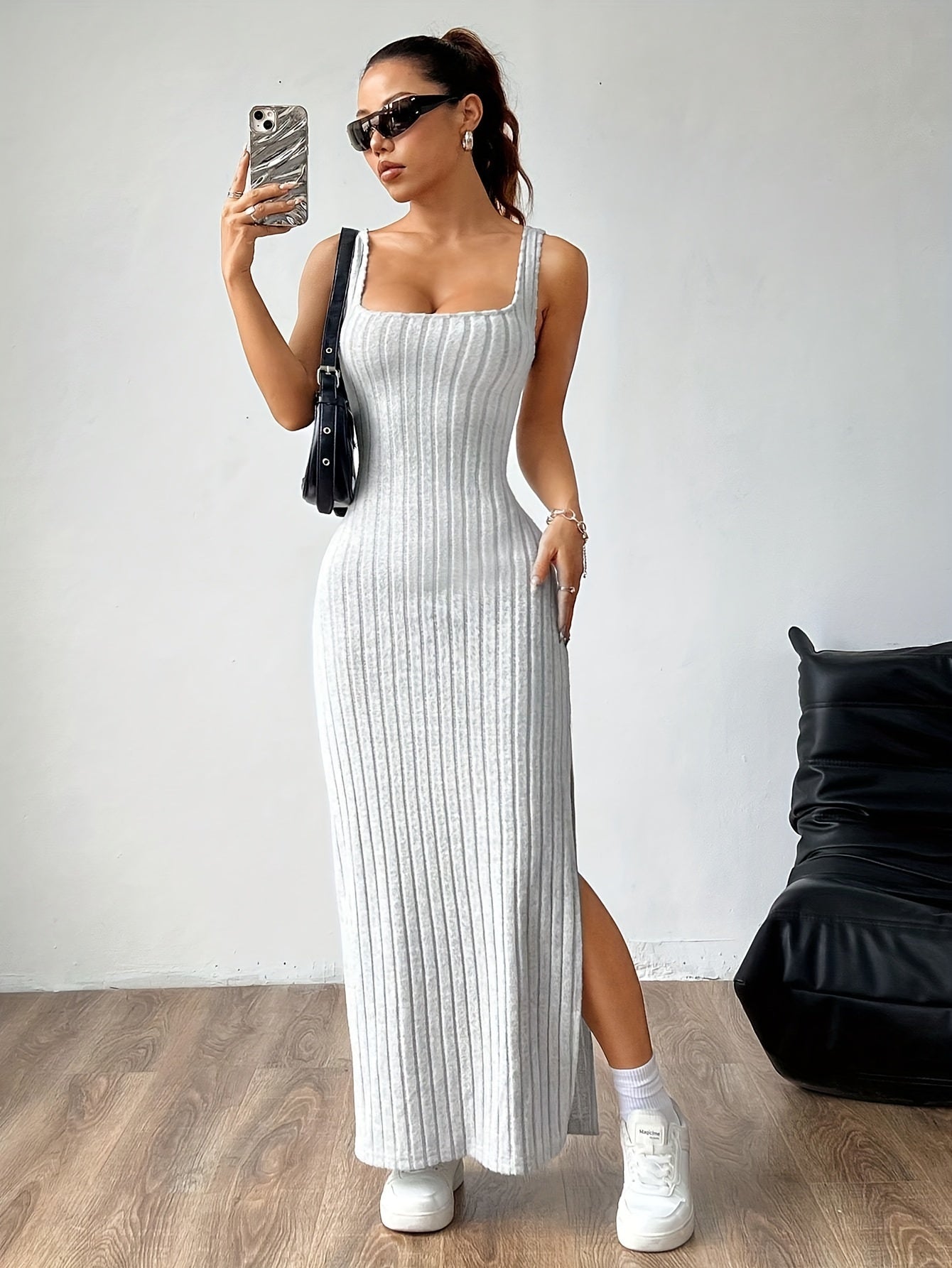 Elegant women’s square-neck dress