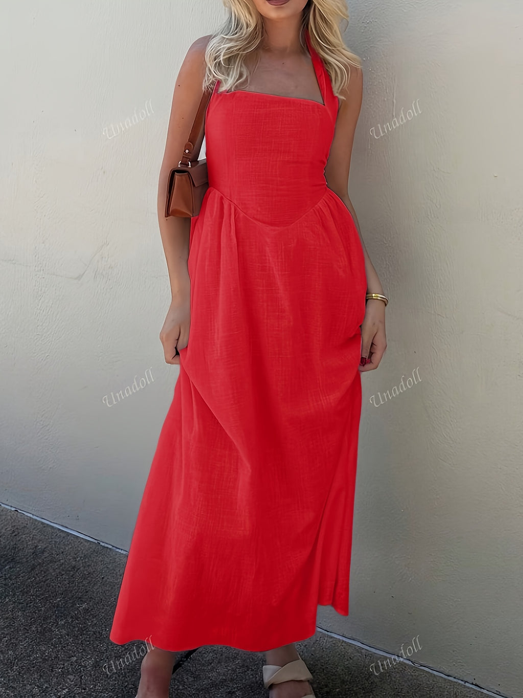 Elegant sleeveless halter-neck long dress