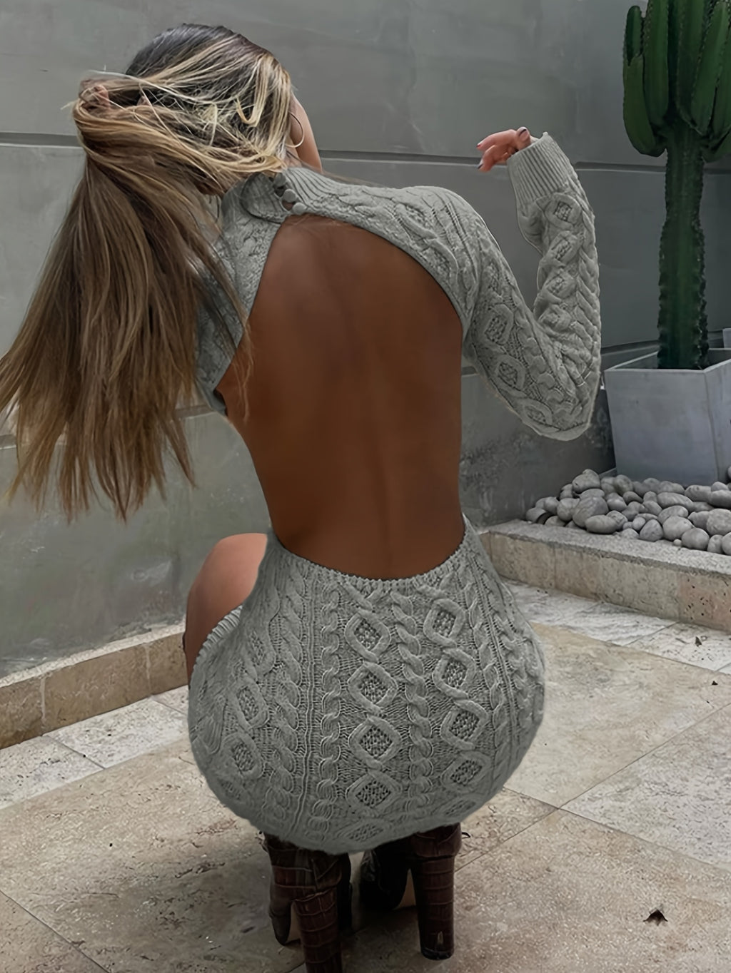 Backless dress