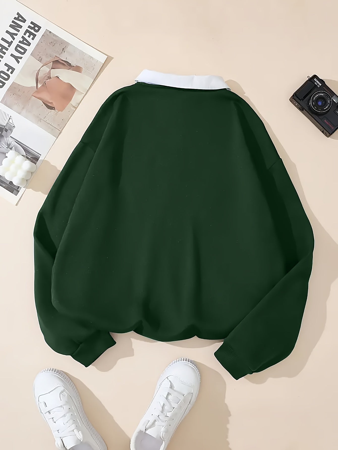 Women’s sweatshirt with elegant collar