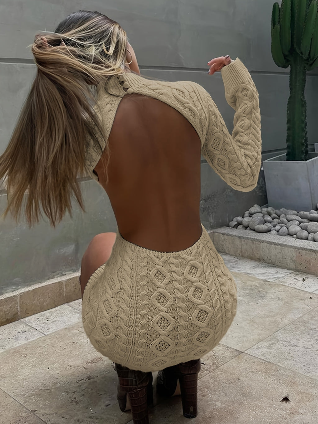 Backless dress