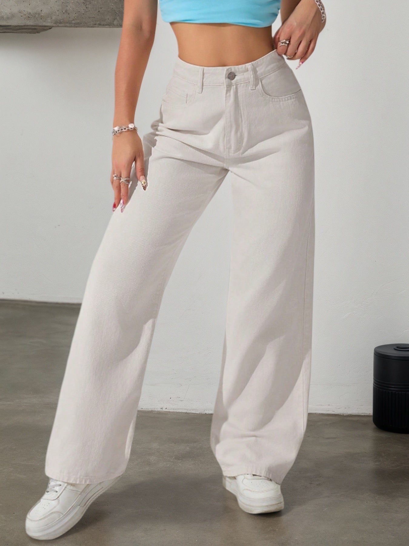 High-waisted jeans